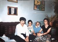 نوید جمشیدی، در کنار استاد محمدرضا لطفی در اولین سفر لطفی به ایران، پس از انقلاب اسلامی در منزل ایشان در خیابان گاندی.